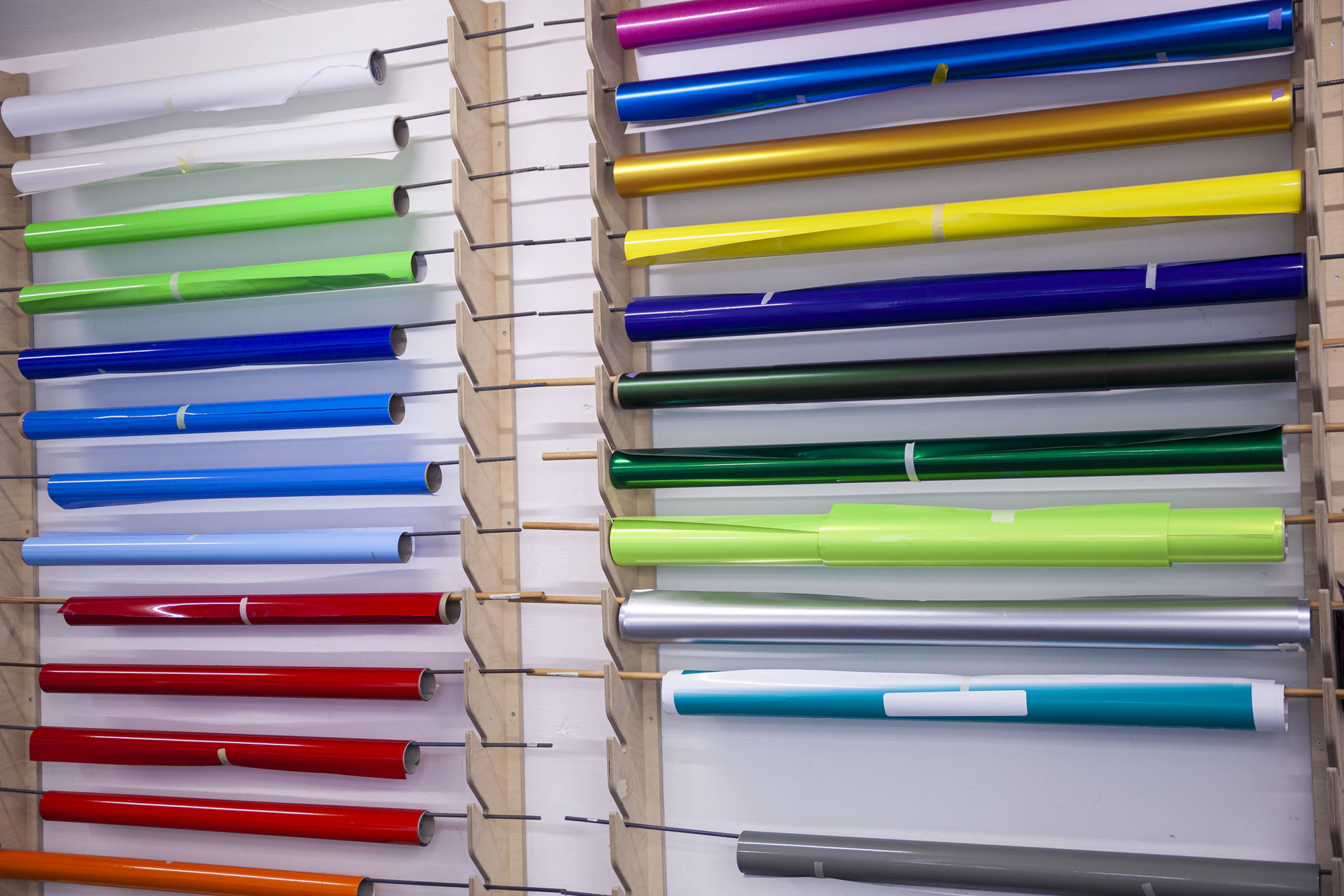 Outfitfolien, Autovollfolierung, Bochum, Essen, Ruhrgebiet, Spezialist, Folierung, Folierungen, Beklebung, Auto, Kfz, Fahrzeug, Fensterscheiben, Möbel, Ausbildung, Eugen, Buling