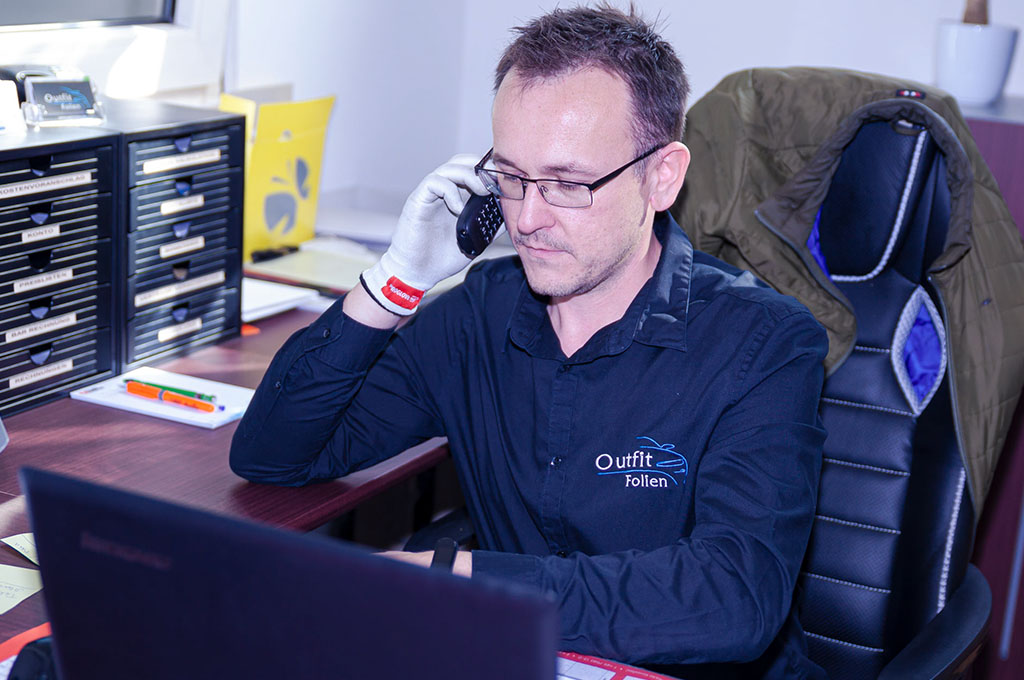 Outfitfolien, About, Bochum, Essen, Ruhrgebiet, Spezialist, Folierung, Folierungen, Beklebung, Auto, Kfz, Fahrzeug, Fensterscheiben, Möbel, Ausbildung, Eugen, Buling