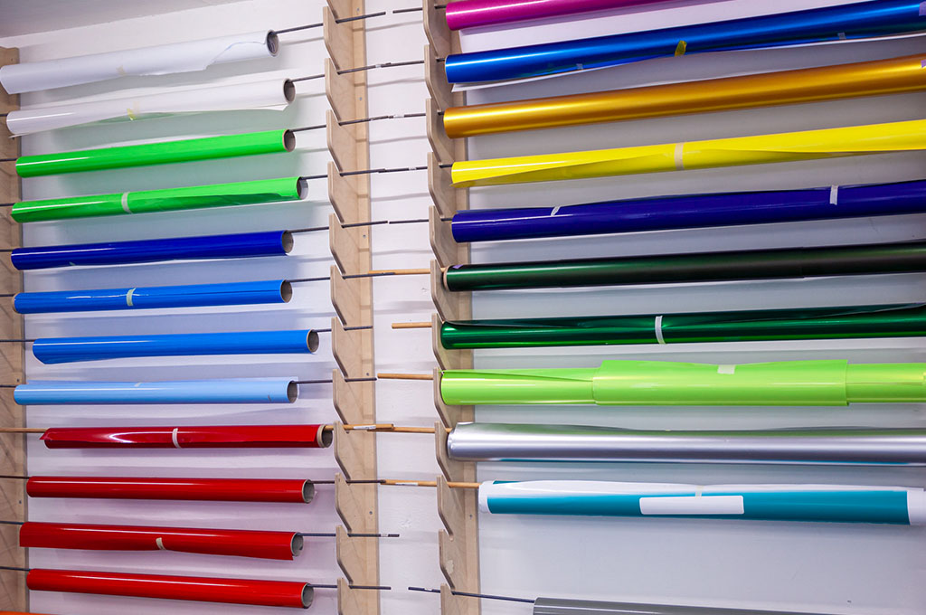 Outfitfolien, About, Bochum, Essen, Ruhrgebiet, Spezialist, Folierung, Folierungen, Beklebung, Auto, Kfz, Fahrzeug, Fensterscheiben, Möbel, Ausbildung, Eugen, Buling