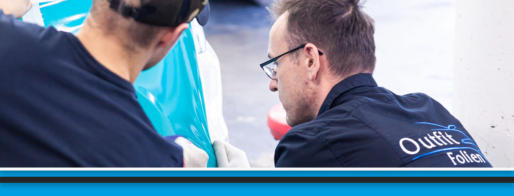 Outfitfolien, Hauptbild, Bochum, Essen, Ruhrgebiet, Spezialist, Folierung, Folierungen, Beklebung, Auto, Kfz, Fahrzeug, Fensterscheiben, Möbel, Ausbildung, Eugen, Buling